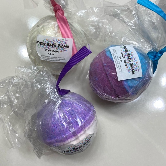 Other - 3 fizzy bath bombs